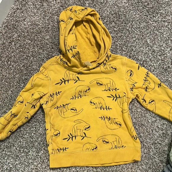 Set of boy 2T tops - Picture 2 of 3